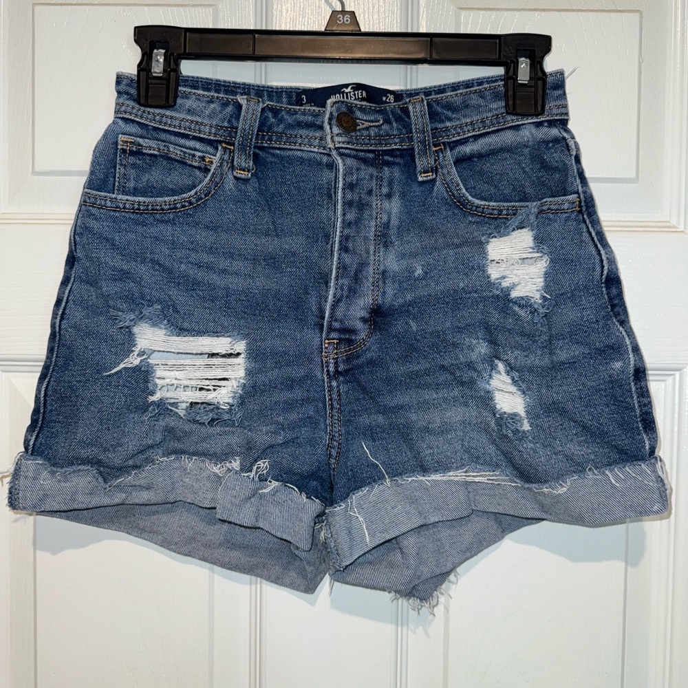 Hollister Women's Blue Denim Shorts. Size 26